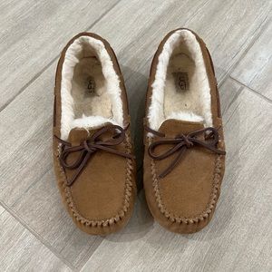 Ugg Dakota moccasins